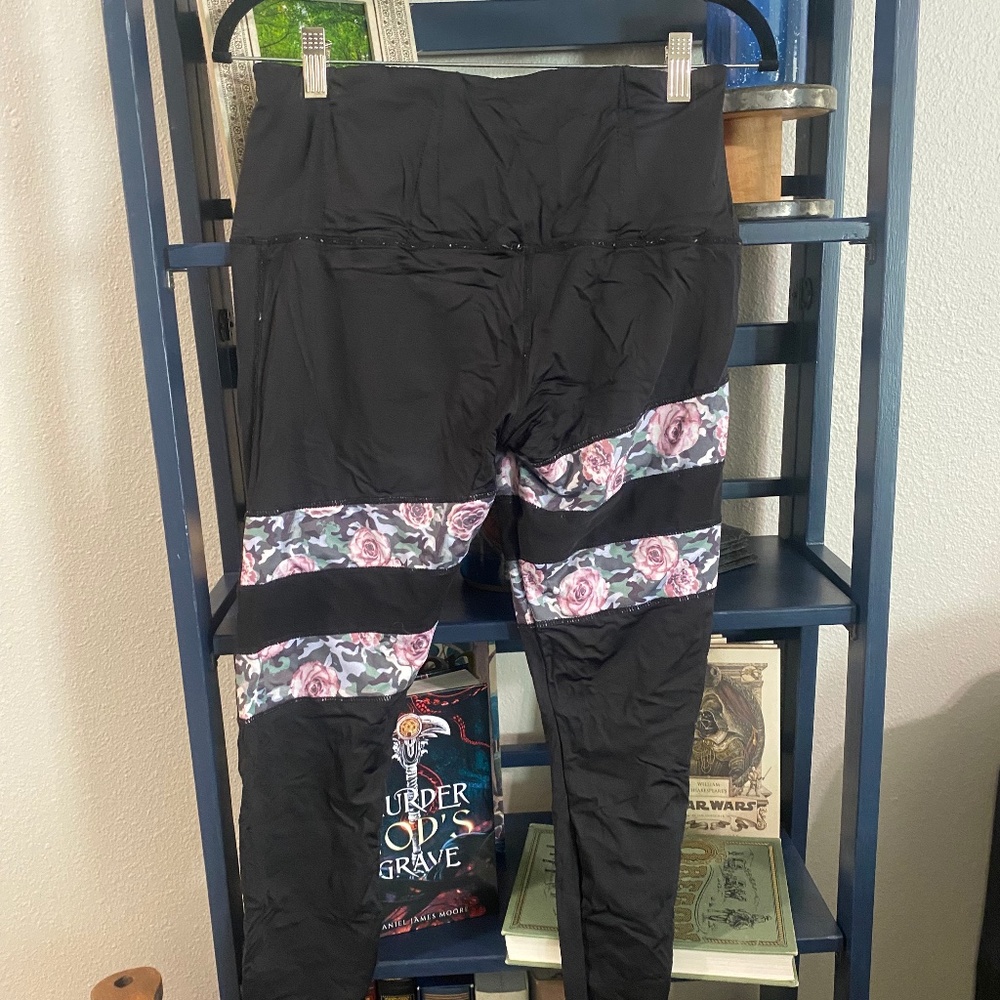 Alexo Athletica Floral Camo Leggings